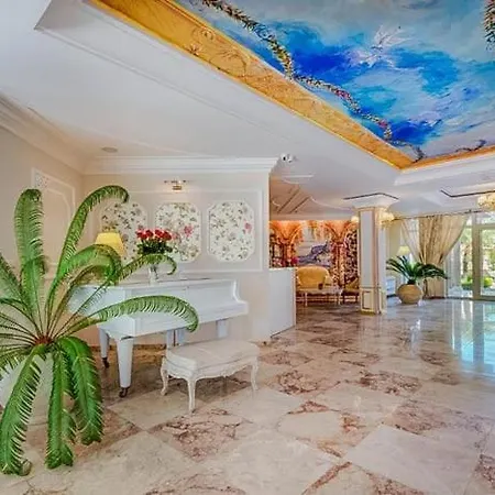 Izi Palace Deluxe Studiob1 * Слънчев бряг